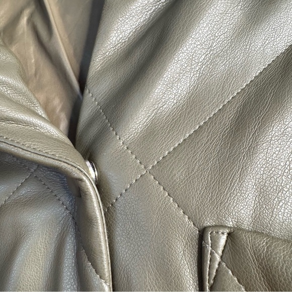 Calvin Klein Women's Faux Leather Button Front Quilted Jacket Shacket Olive XL - Picture 5 of 7